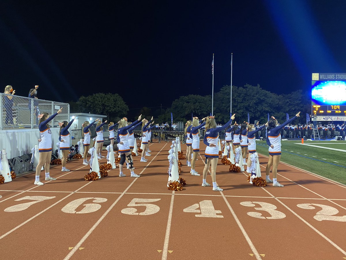sawyer_science's tweet photo. HOCO 2020 was a success! I love my girls with all my heart &amp; am so proud of them. 💙🧡#SachseSoSweet https://t.co/187I99PTls