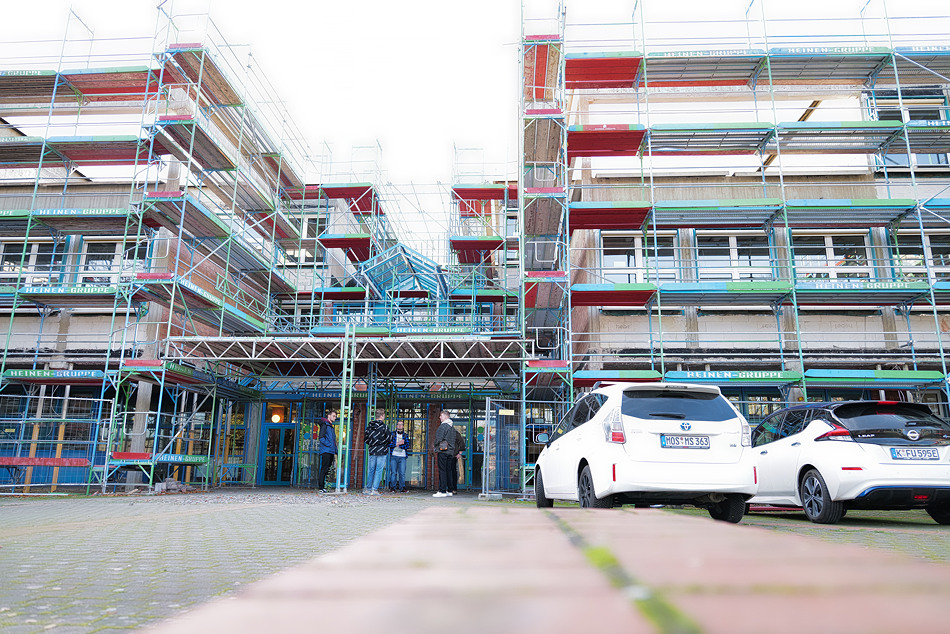 ... und wer das reale dumont-berufskolleg in diesem jahr vermisst - hier ein bild von kölns schönster baustelle #ded20