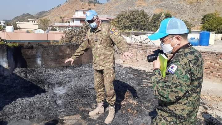 Jana_Shah's tweet photo. These civilians shelled by #IndianArmy in unprovoked ceasefire violation in #NeelumValley, #Leepa, #Samhani sectors in #AzadKashmir
India is even hitting health centers and schools using 120mm. @UN observers visited the shelled areas
@hrw
@amnesty
@OIC_OCI
@AJEnglish
@BBCWorld https://t.co/7SKnZ8C5xv