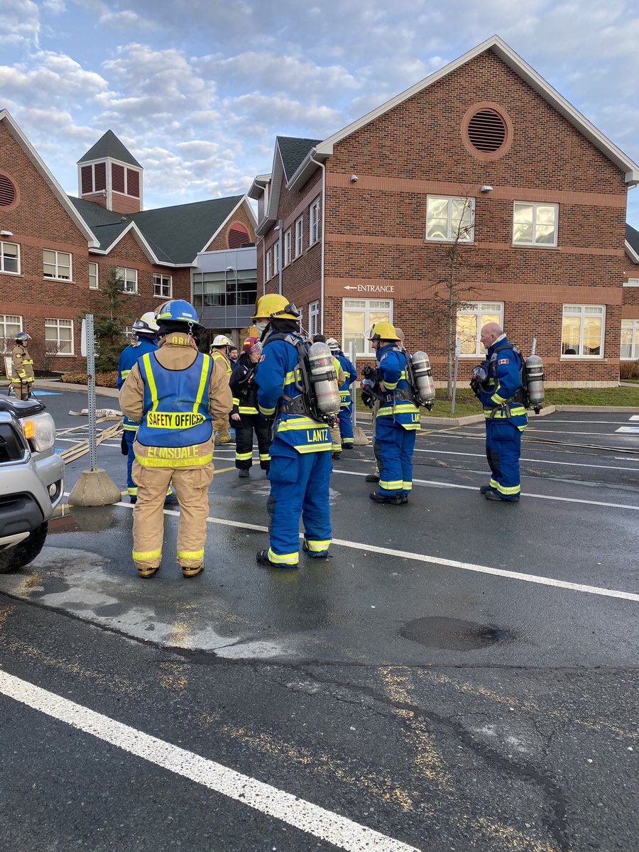Thank you to our local fire departments and mutual aid partners who responded to or were on standby to respond to an alarm at the Municipal Building this morning. We’re all clear now and thankful for your service!! #easthantsns