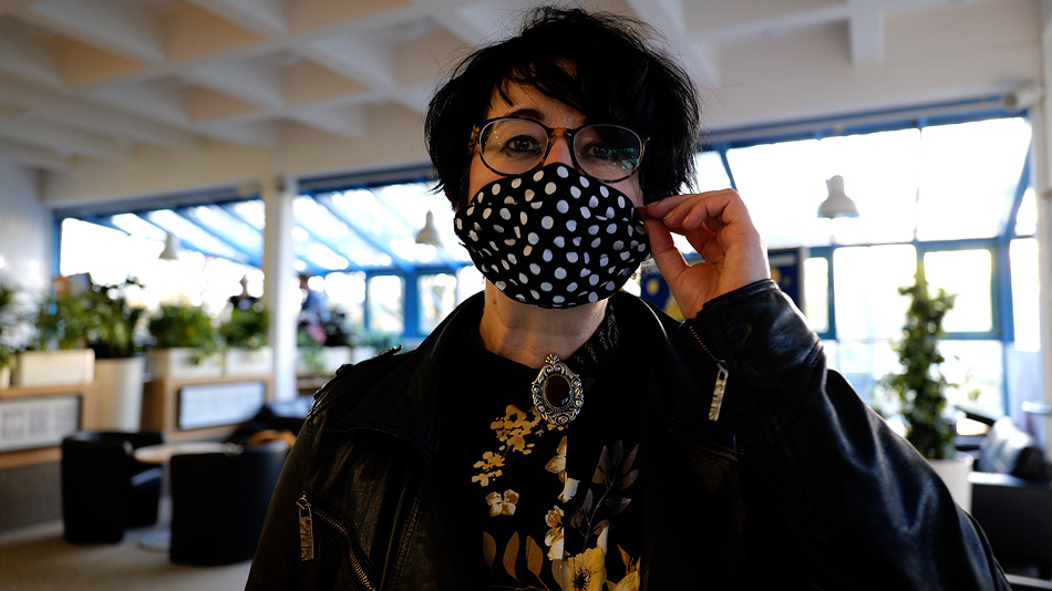 nicht nur moderationstechnisch, schriftlich und mündlich, NEIN - auch modisch und hygienetechnisch ganz weit vorne: wibke ladwig, ihr persönlicher host in studio 1 auf dem #ded20