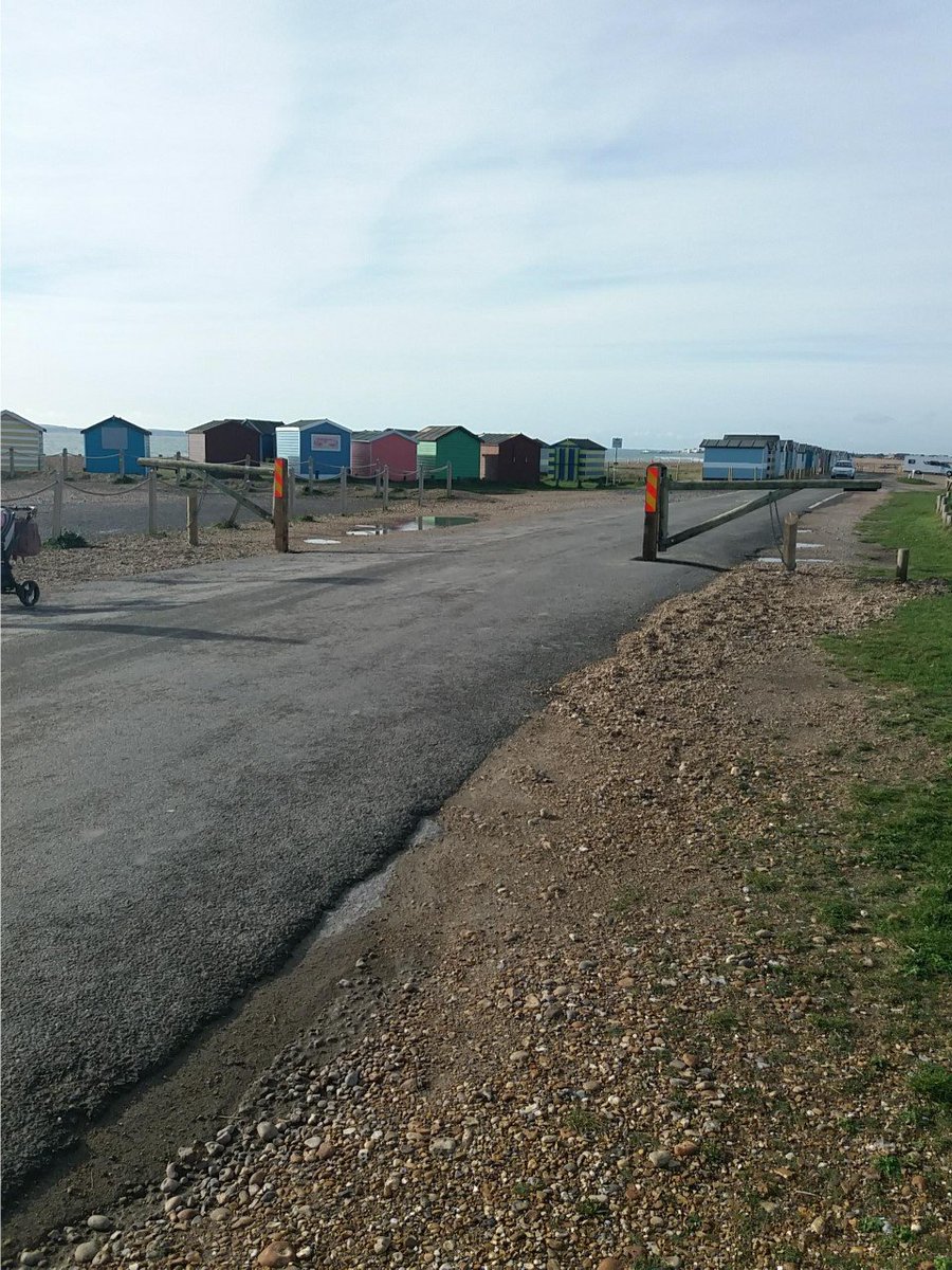HavantBorough's tweet image. Due to tides and the weather forecast, the decision has been made to close the West Beach car park,  #HaylingIsland.

The gate (west of The Inn On The Beach) will be closed at 5.30pm today (13 Nov) and reopened on Monday morning.