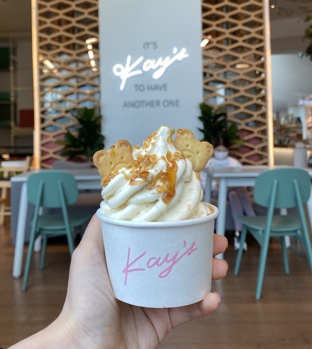 ทุกคนนนนน ไอติมนมตราหมีที่แท้ทรู อร่อยมากกกก กินละคือว้าวมาก อยากให้ชิมอ่ะ ไม่ได้เว่อร์นะแต่มันดีจริงๆ! 

พิกัด : Kay’s - Central embassy <a href="/aroii/">@aroii บอกต่อ</a>