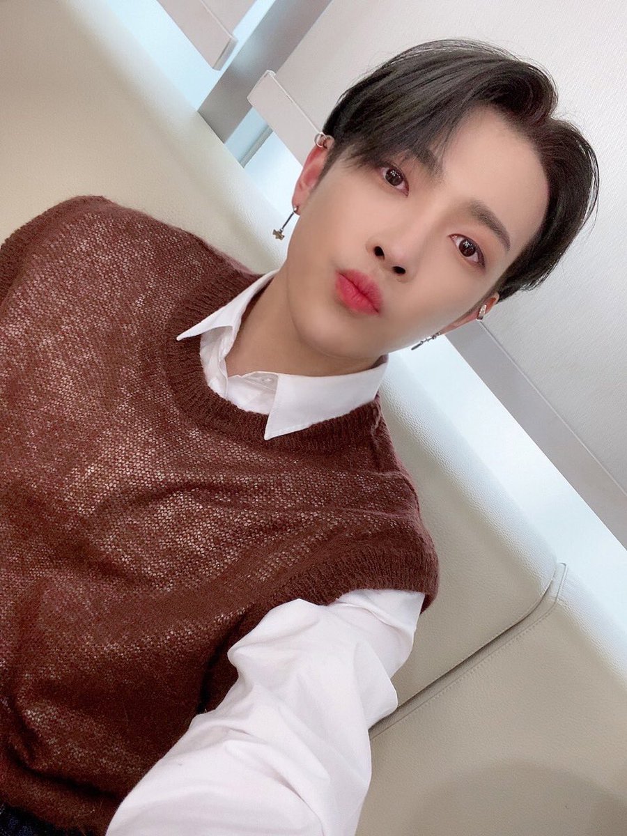 ATEEZofficial's tweet photo. [#홍중] 오늘도 Good Night🌙
#ATEEZ #에이티즈 https://t.co/IioyZ0lxvS