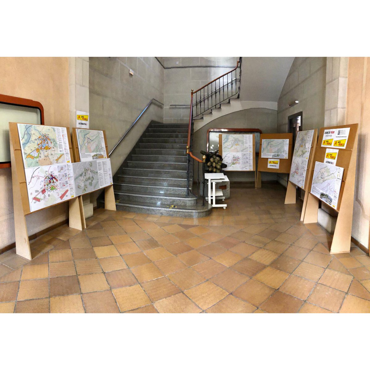 AjuntamentArtes's tweet photo. ‼️ Des d'avui i durant 2 mesos queda exposat l'Avanç de POUM al vestíbul de l'Ajuntament d'Artés ‼️

📍 Hi trobareu les 3 alternatives proposades i els plànols explicatius de cada una 🗺️ https://t.co/cIObnoPiXc