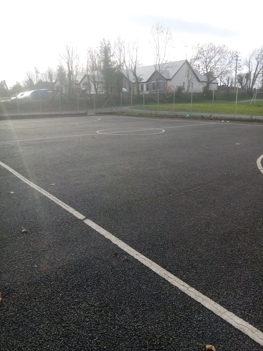 MikeBolger3's tweet photo. Great way to end the school week in Monageer NS. Lots of excitement around being challenged with new games every week #fromthegroundup @ScorthyRugby @LeinsterBranch #gamebasedapproach https://t.co/mqh4MuVv76