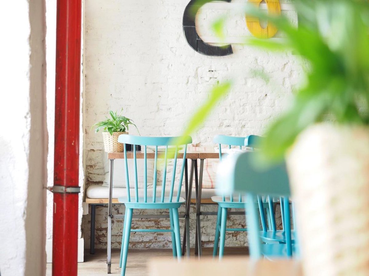 ElColumpioMad's tweet photo. Graba esta imagen en tu retina para que seamos lo primero en lo que pienses mañana al despertar💙🌿🌻

Un café, el periódico y este rinconcito es sin duda el mejor “plan #sabadero” https://t.co/Y3SMgUsehl