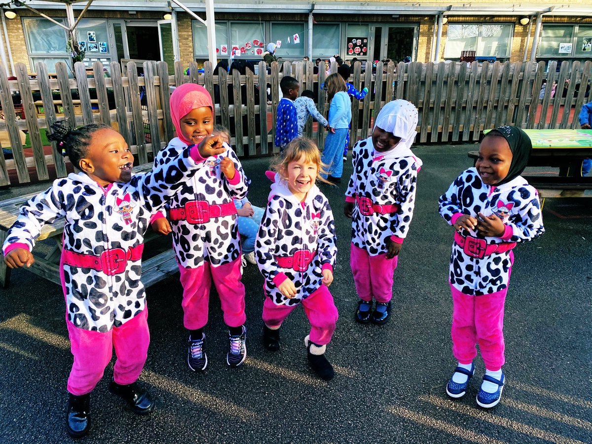 Don’t mind us, just forming our own LOL girl band for onesie day for #ChildrenInNeed <a href="/WoodhillSch/">Woodhill Primary School</a> <a href="/InspireSELondon/">not in use</a>