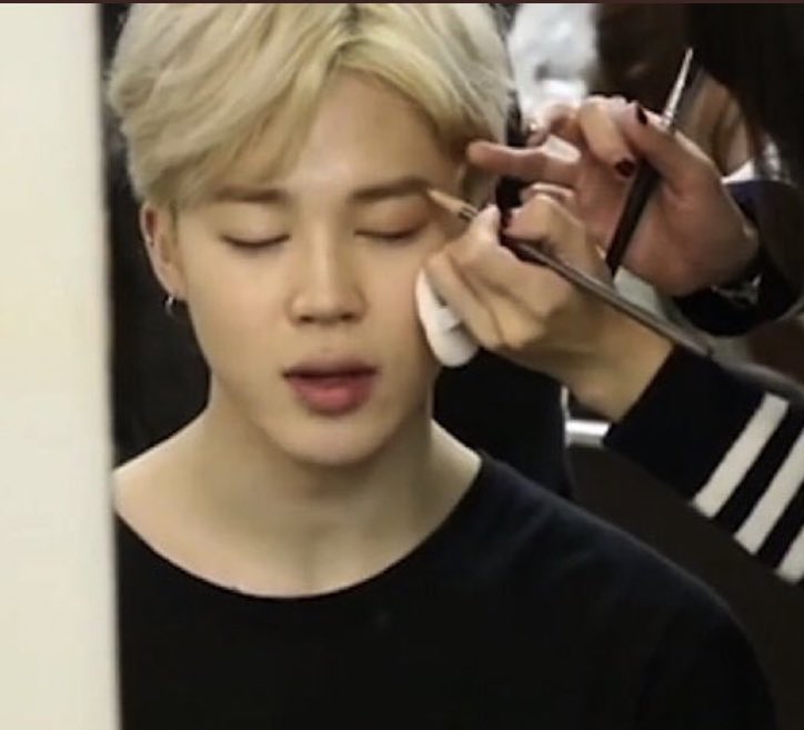 imagine how fun it must be being jimin's make up artist 