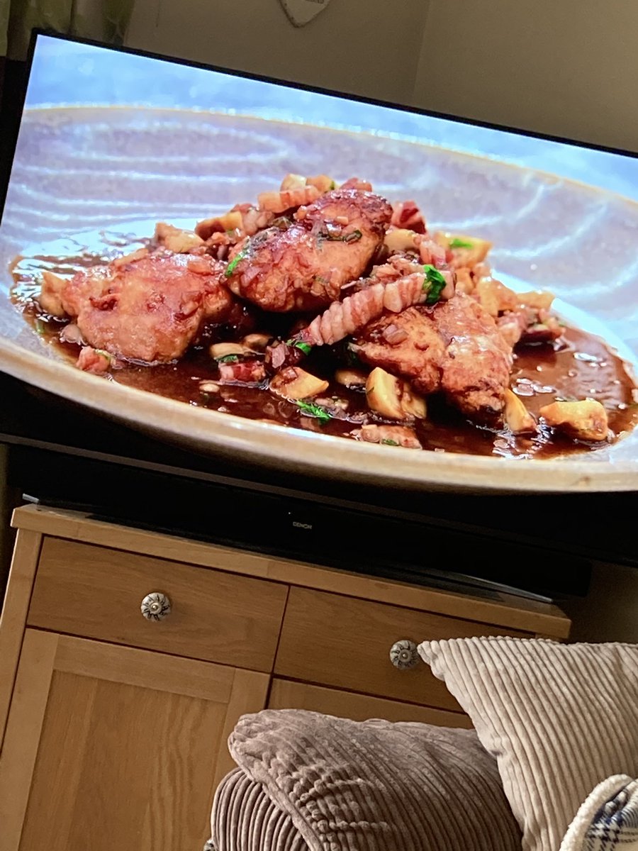 sajwriter's tweet photo. And that’s how you smash the first round of #MasterchefTheProfessionals @marcuswareing was impressed 👨‍🍳 #whatastar #firstround #awesome #sweetbreads https://t.co/An0DWC8rnv