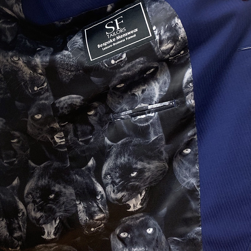 SfTailors's tweet photo. Feelling a bit superstitious today? 

#Friday13th #BlackCat #MensSuit #BespokeSuit #CustomSuit #SuitLining https://t.co/1KAfPkBjhy
