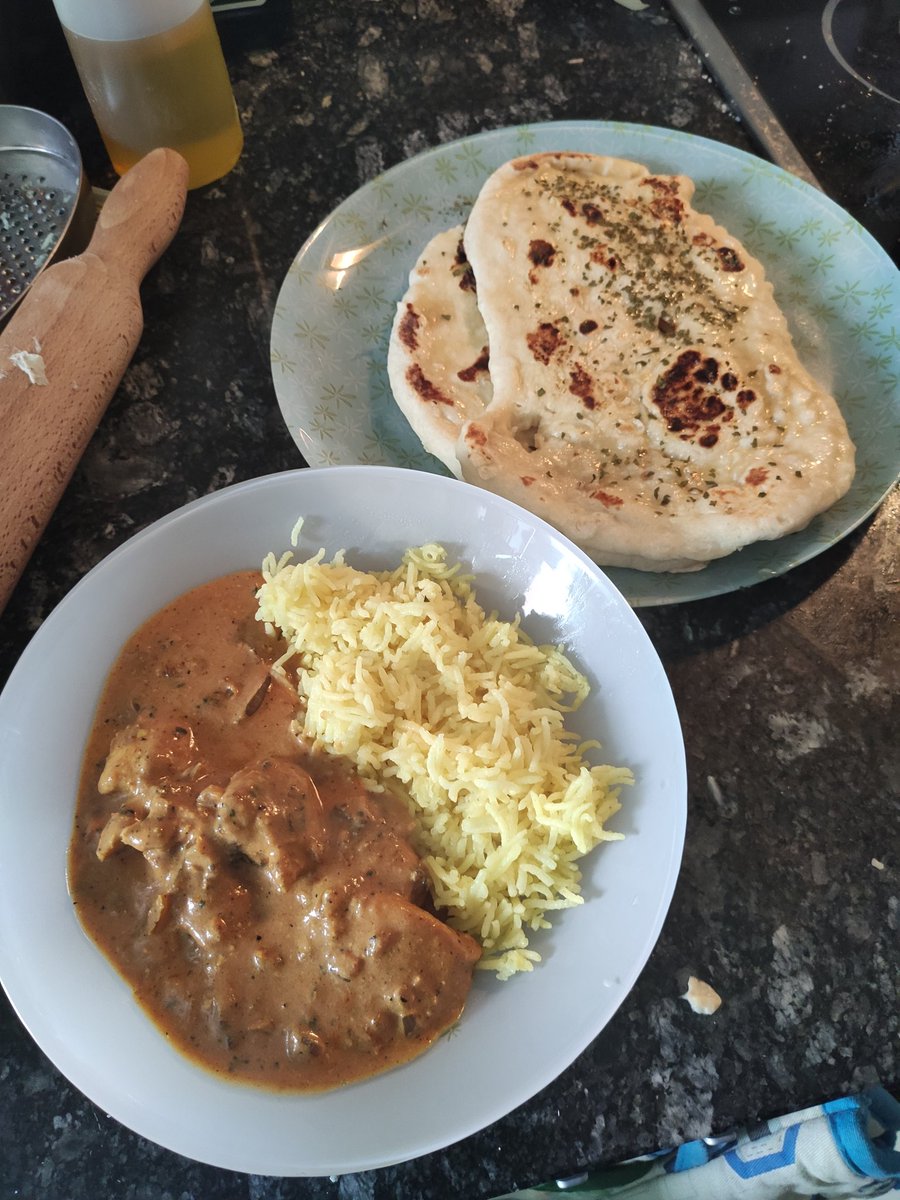eressea3's tweet photo. He hecho pollito tikka masala soy feliz.
El pan naan ha salido de categoría. https://t.co/UHkdRWYsfS