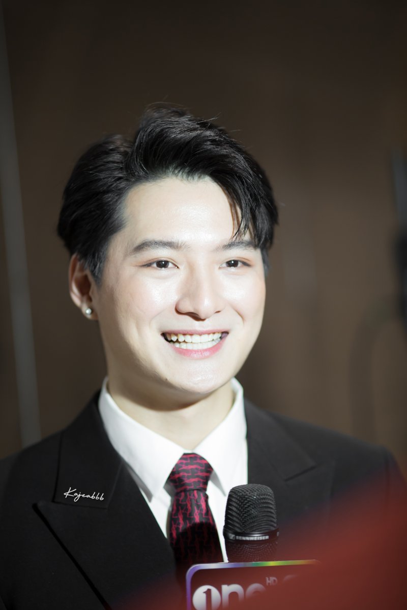 Kajeabbb's tweet photo. HQ #MyRhythmEvent #MyRhythm #KristPerawat 
@kristtps ได้เริ่มงานพธกกับรายการเพลงเก่าแบบนี้ นอกจากจะเป็นงานแบบใหม่ ช่องใหม่ กลุ่มคนดูใหม่ ได้เจอกับทั้งครูดนตรีอย่างพี่หนึ่ง ครูร้องอย่างครูเจี๊ยบ กก.ทั้ง4 ได้ฝึกการออกเสียง การร้องเพลง กำไรกี่ต่อเนี่ย เผลอๆเกลือเอาไปเล่นซิทคอมจะดีย์ https://t.co/e4BZBNUoUI