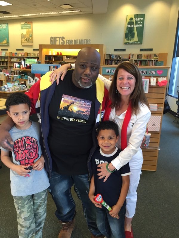 #worldkindnessday2020
<a href="/KathieLGifford/">Kathie Lee Gifford</a> <a href="/RobinRoberts/">Robin Roberts</a> <a href="/khloekardashian/">Khloé</a> 
Being KIND daily is a GIFT to the giver and receiver alike,and therefore helps to raise the vibration on our precious planet  to:KINDNESS; one kind act at a time.💚

amazon.com/Kindness-Budge…