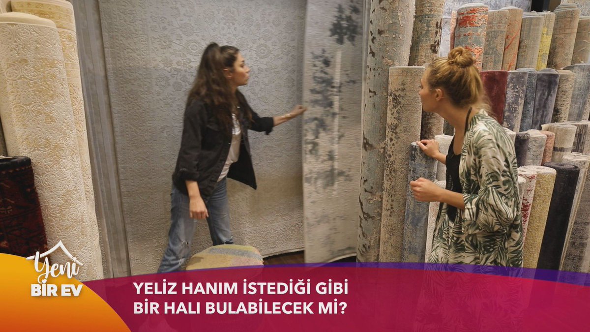 Yarışmacımız tarzına uygun halıyı seçiyor! 
#haliname #yenibirevtv