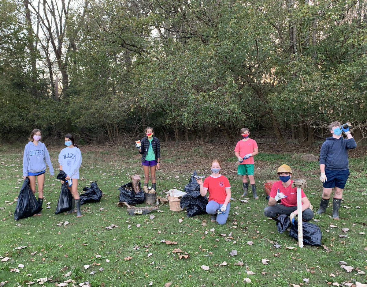 skeilty's tweet photo. With masks &amp; physical distancing, #CDBucs 8 Env. Science students cleaned McAlpine Creek, enjoying our #adoptastream commitment, always finding something interesting #cleanwater @StormWaterCM @cltwater @ccdsnews @CCDS_Sci https://t.co/wgpwpWsyoq