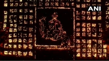 timesofindia's tweet photo. Earthen lamps lit on the bank of River Saryu in Ayodhya as part of '#Deepotsava'

(ANI) https://t.co/BSPzxGUnRP