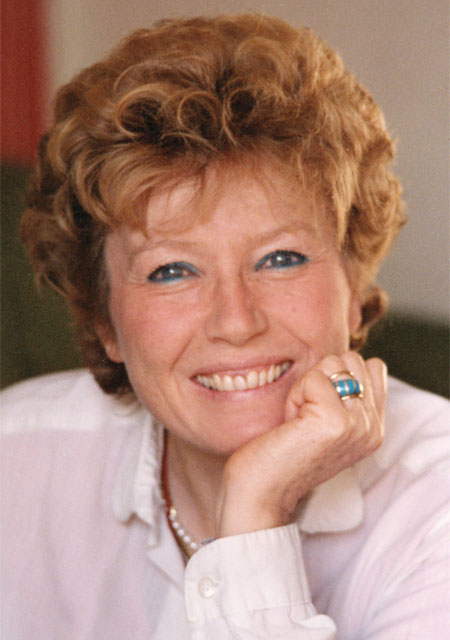 nicotraalfio's tweet photo. Tanti auguri a Dacia Maraini, scrittrice, attrice e donna impegnata per la pace e i diritti dei popoli. Tra le fondatrici di #UnPontePer componente il Comitato dei Garanti della nostra associazione. 84 anni portati splendidamente.#DaciaMaraini https://t.co/qevvfnbi70