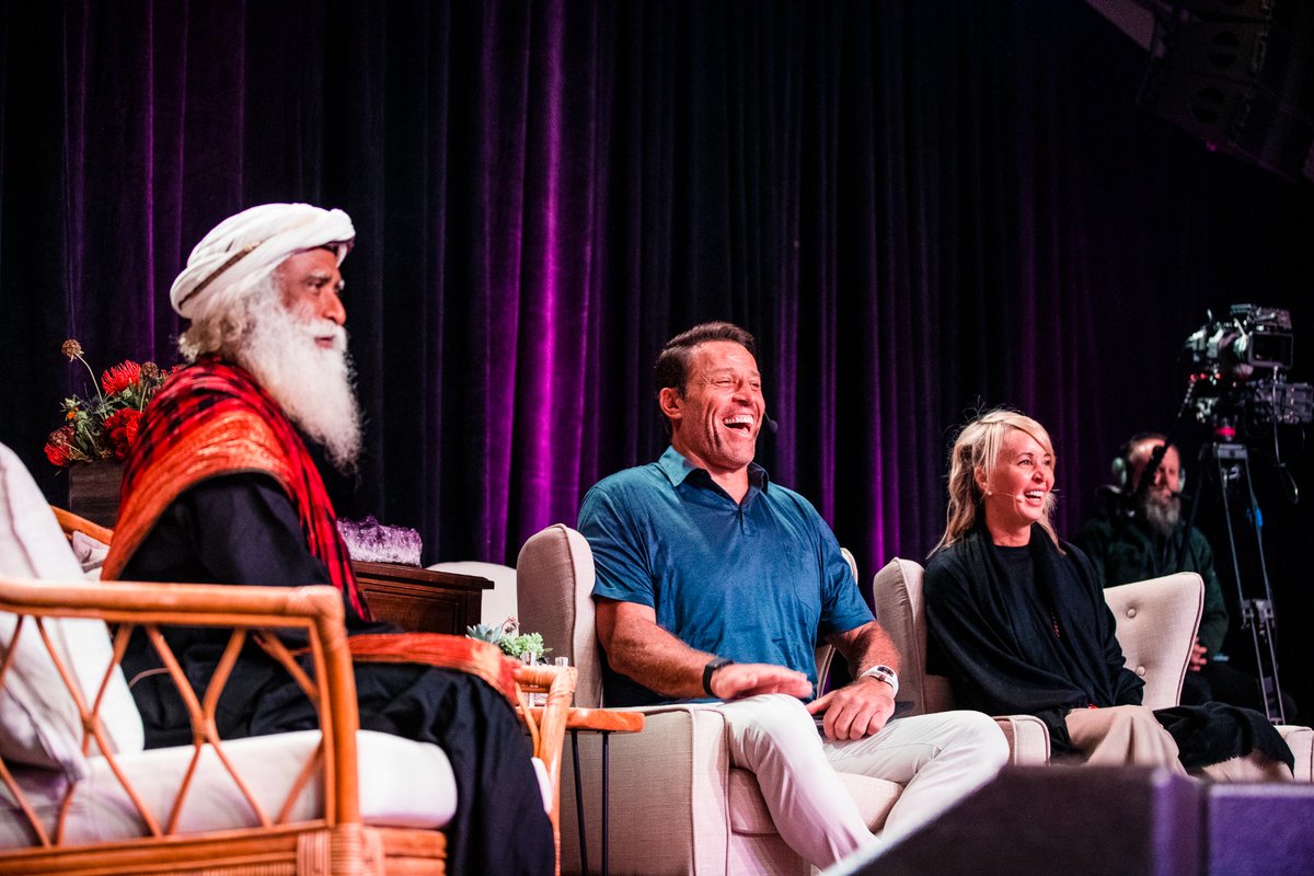SadhguruJV's tweet photo. Dear @TonyRobbins &amp; Sage, wonderful as always to see you, &amp; an enthusiastic group of people committed to improving their own lives &amp; the world around them. The essence of being human is to consciously do the best you can for everyone &amp; everything around you. –Sg #ConsciousPlanet https://t.co/c8DvUcBPAr