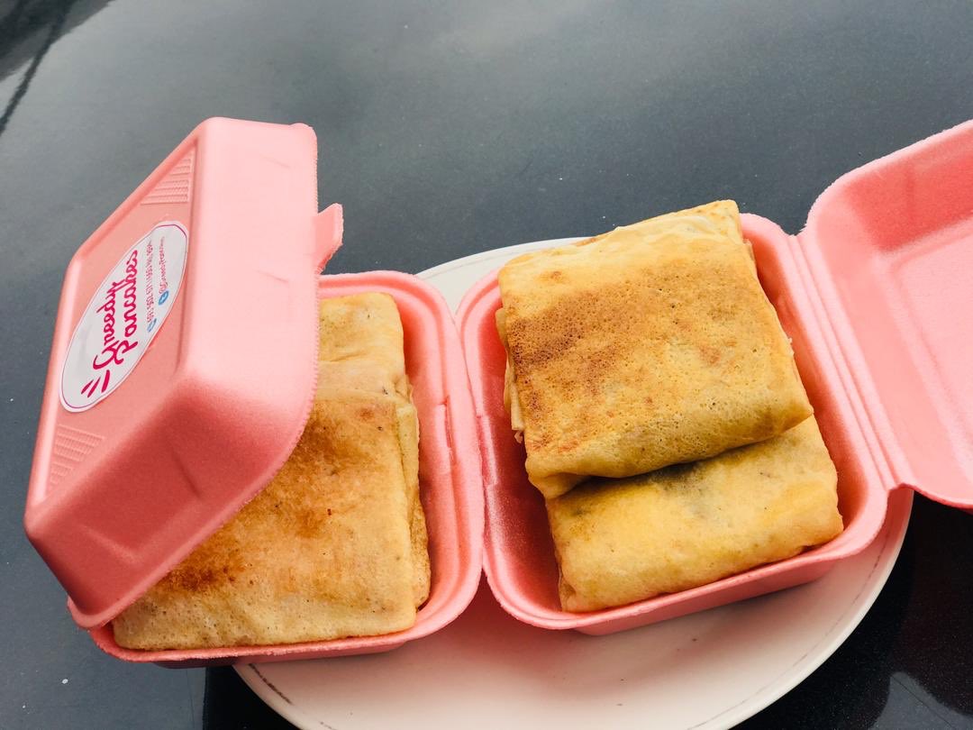 GreedyPancakes's tweet photo. Notre Vendredi en 04 images🥰.

10 crêpes: Jambon fromage &amp; Jambon

N’hésitez pas à commander nos délices pour donner du pur goût à vos papilles gustatives 😋. 

Contactez nous au: 
693 50 26 71 / 660 86 58 94

📍Douala 
Livraison possible

Excellente soirée.

#TT237 
#RTApprecié https://t.co/HDWbLhMG9S