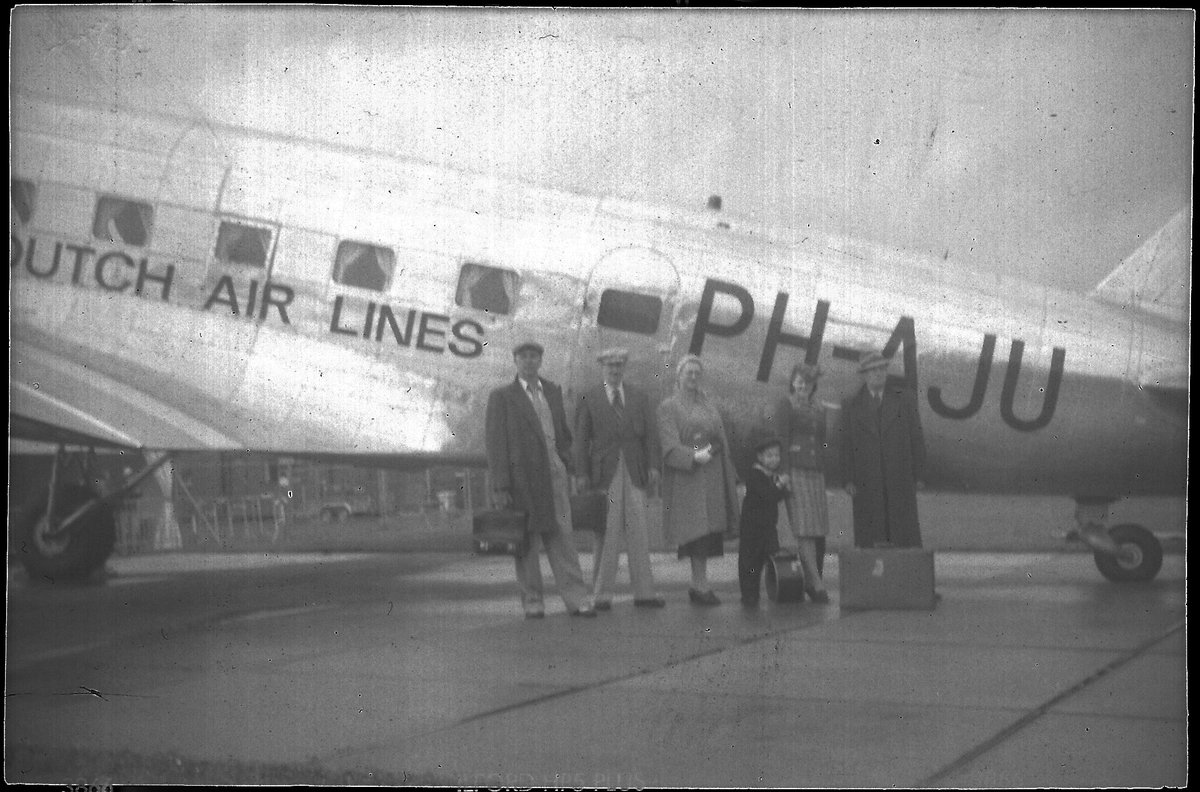 Friends about to board the Uiver Douglas DC-2.