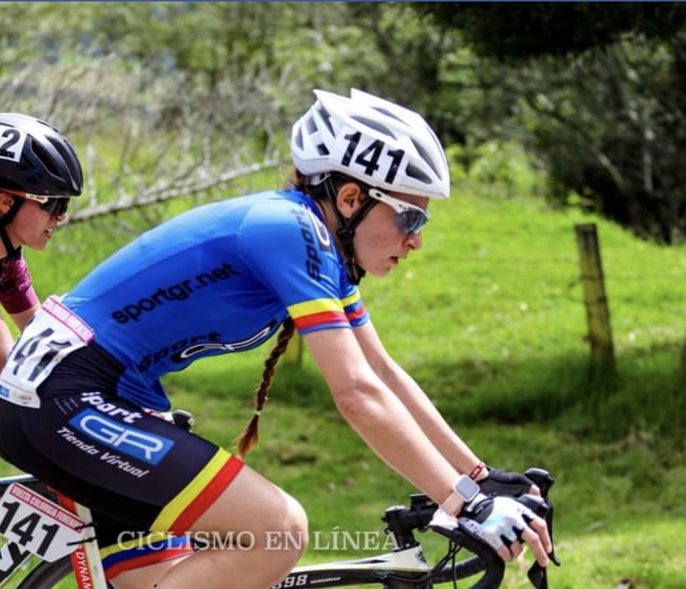 LuisaDanielaCo1's tweet photo. Que recuerdos estimada Goga 🇲🇽!! Un saludo especial de agradecimiento de tus “ahijadas”🇨🇴del #TFSL2016 🇦🇷 que seguimos amando este maravilloso deporte que nos une!!🚴🏻♀️ #VFemenina2020 @nataliafrancovi @LuisaNaranjoH #EstherGalarza @BiciGoga @frersdelfina @matiasgatica7 https://t.co/VqtJO7WD0y