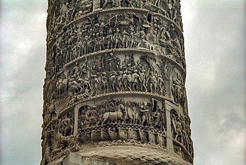 Outre les félicitations impériales publiques, Pertinax semble jouir de la faveur et de la protection des dieux. En effet, en 173,une pluie miraculeuse aurait sauvé l’armée de Pertinax assaillie par les Quades. Pièces de monnaie et la colonne Aurélienne célèbrent ce miracle.