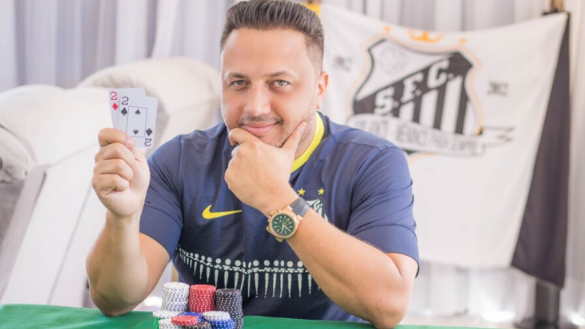 14) Alex Brito will always remember where he was–& the uncertain future he faced–when he took down the SM14.“Poker doesn’t care about your social condition,” he says.“Believe me, you must never give up. I’m an example.“One day the storm will pass & everything will fit.”