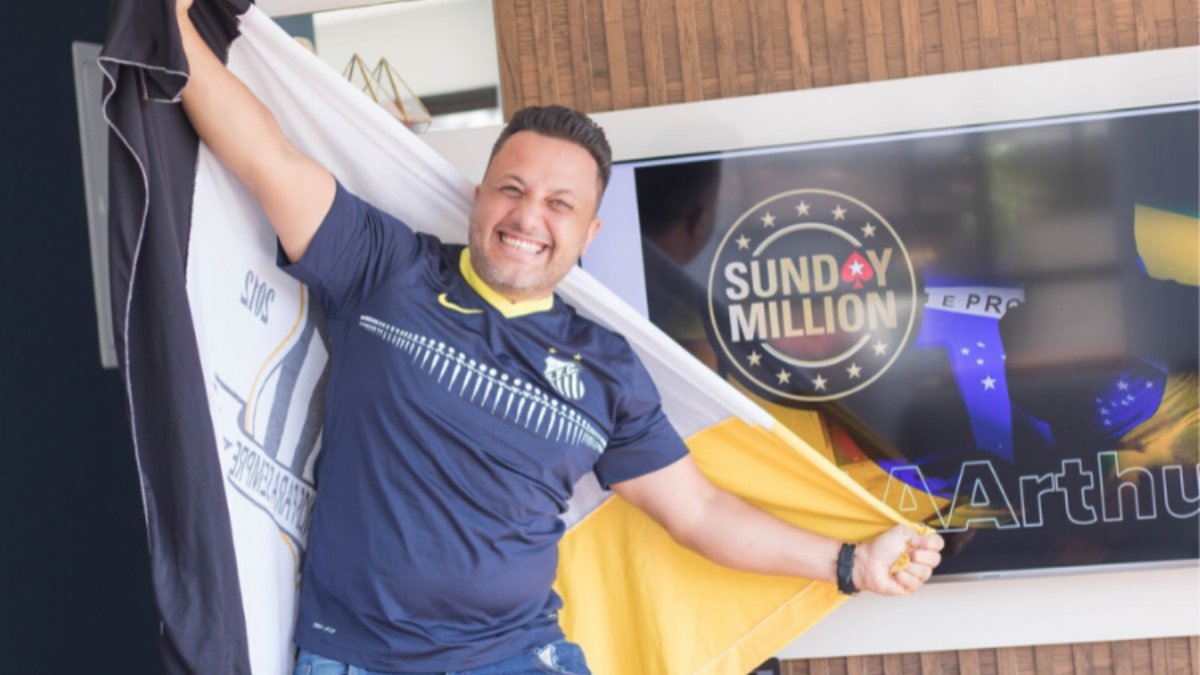 Here’s the story of an amateur poker player from Brazil who lost his job in late 2019. His wife lost her job too when COVID-19 hit.With 2 young kids, times were tough.Then he turned $4 into $1,192,802.Now their lives will never be the same.Here comes a thread 