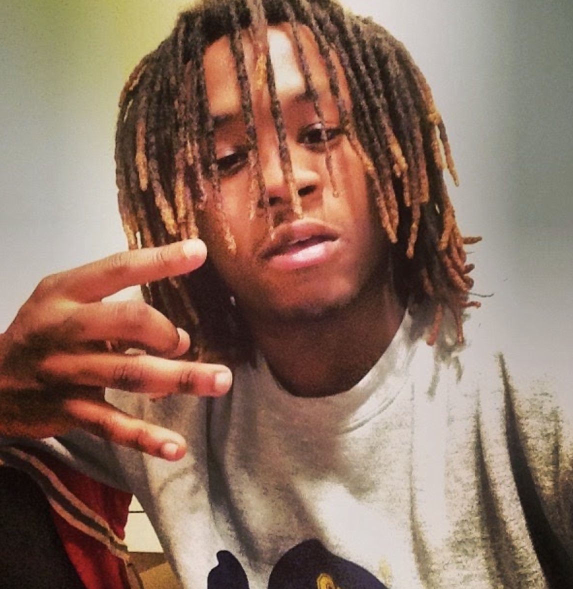 2Dwzhh's tweet photo. Joyeux Anniversaire à Lil Jay mon préféré et meilleur rappeur de de l’histoire celui qui a le plus gros potentiel le plus sous côté celui qui résiste au bal celui qui a terrifié Durk et course Chief Keef
Bonne Anniversaire a lui le GOAT , 27 ans 🥳🎂❤️ #FreeLilJay🔓 https://t.co/coYWnyW2v4
