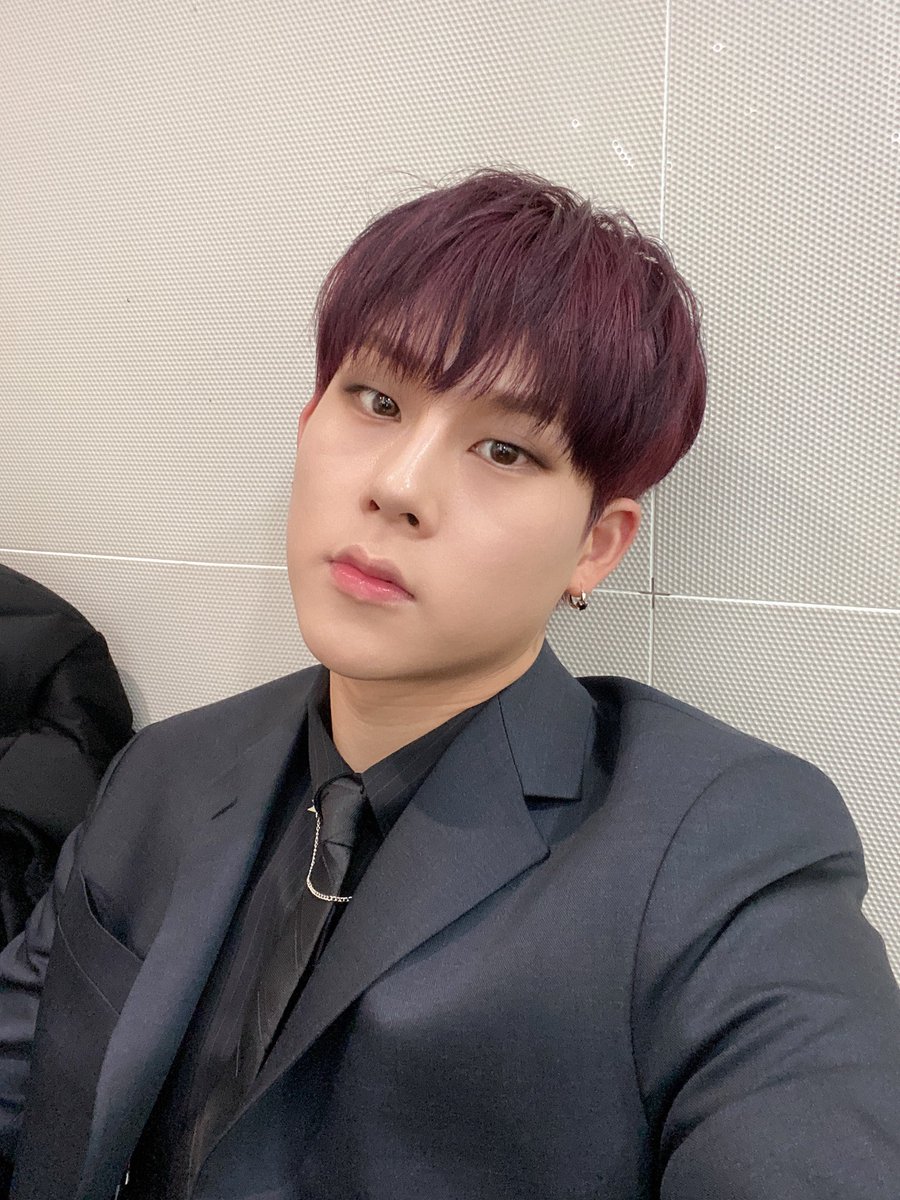 OfficialMONSTAX's tweet photo. 드디어 오늘 일정 종료!! 오늘 내 머리 어땠어? 괜찮았어? 오늘 만난 몬베베 반가웠고 내일 보자~!! 잘자~🤙💜 #주헌 https://t.co/zKMIzYnUX2