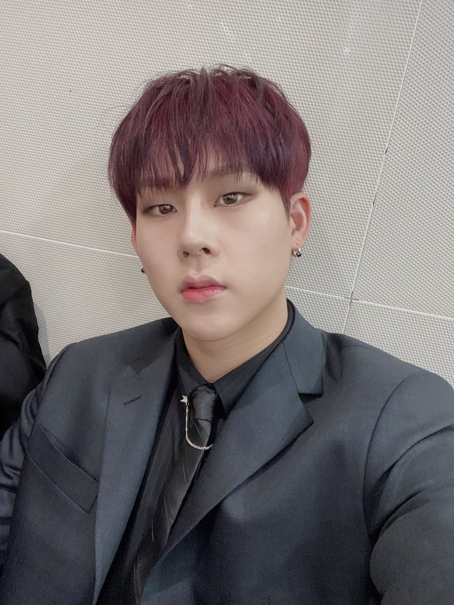 OfficialMONSTAX's tweet photo. 드디어 오늘 일정 종료!! 오늘 내 머리 어땠어? 괜찮았어? 오늘 만난 몬베베 반가웠고 내일 보자~!! 잘자~🤙💜 #주헌 https://t.co/zKMIzYnUX2