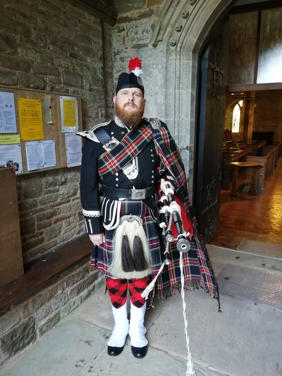 SimonThePiper2's tweet photo. Piping at a funeral today. #simonthepiper #Herefordpiper #herefordshire #bagpipes #highlandpiper #funeralpiper https://t.co/aDlqFMCzrA