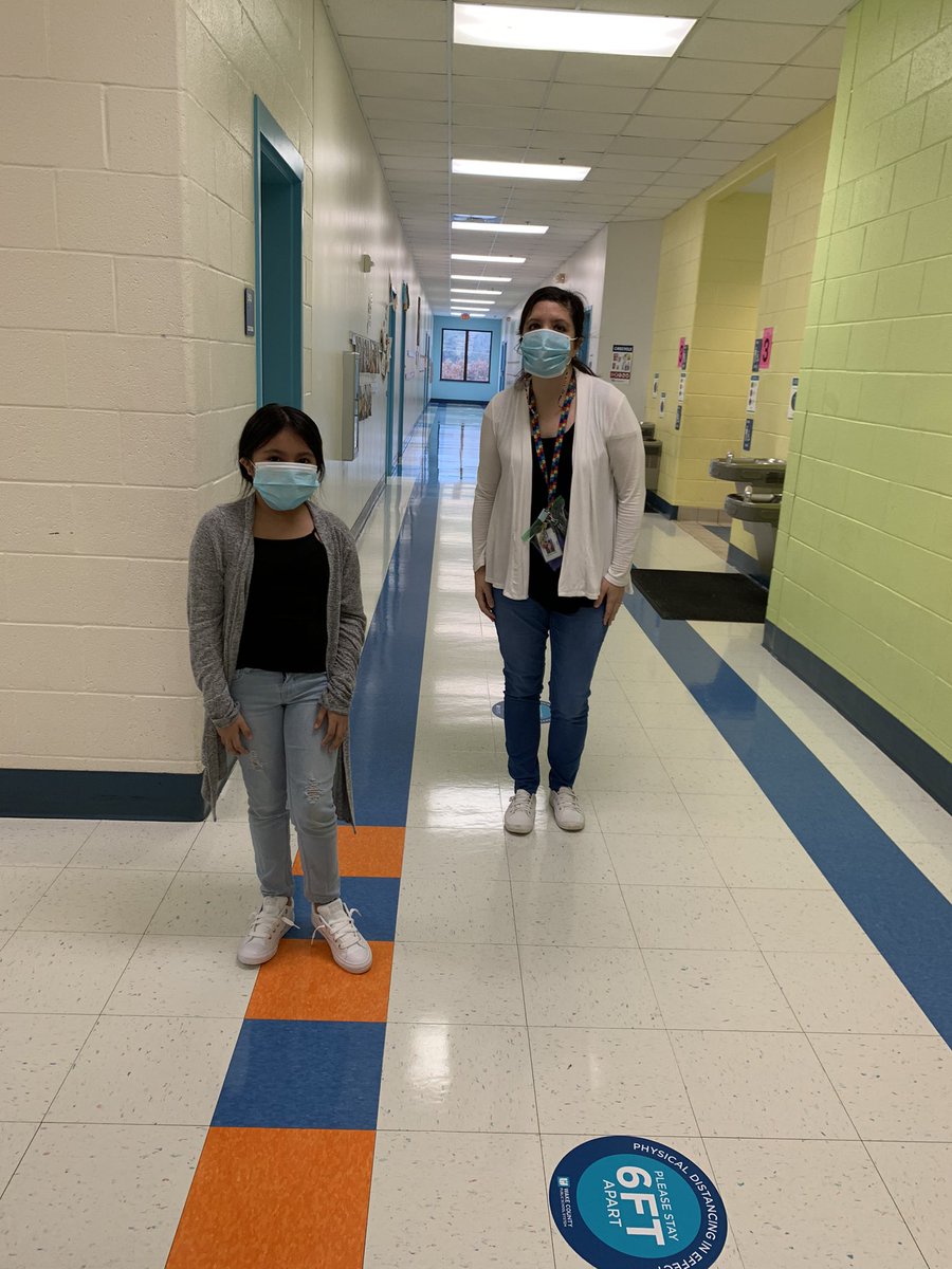 AESthirdehill's tweet photo. This OWLsome student asked if we could be twins today! She even said she wanted to do her hair just like mine. 😍😍@AversboroElem https://t.co/2scvZLCfiE