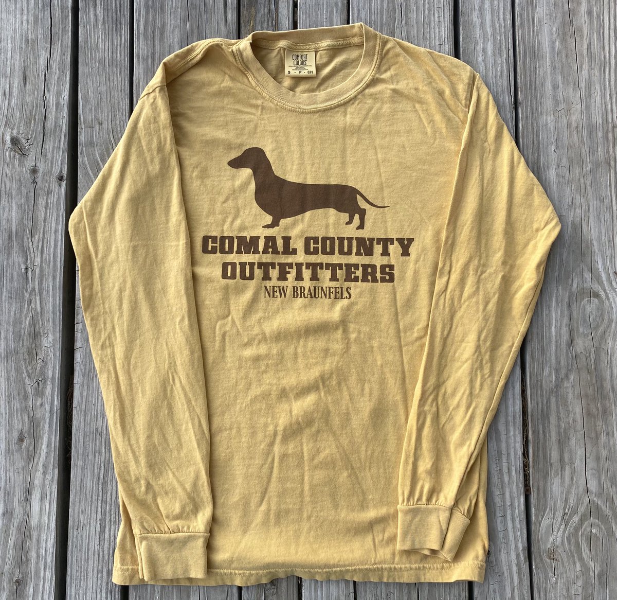 ComalCounty's tweet photo. CCO Dachshund Long Sleeves are now available in store and online at https://t.co/j3AZrqYtRU! $5 from every shirt sold will be donated to the Canyon Lake Animal Shelter 🤝 https://t.co/zhmhxUpPoZ