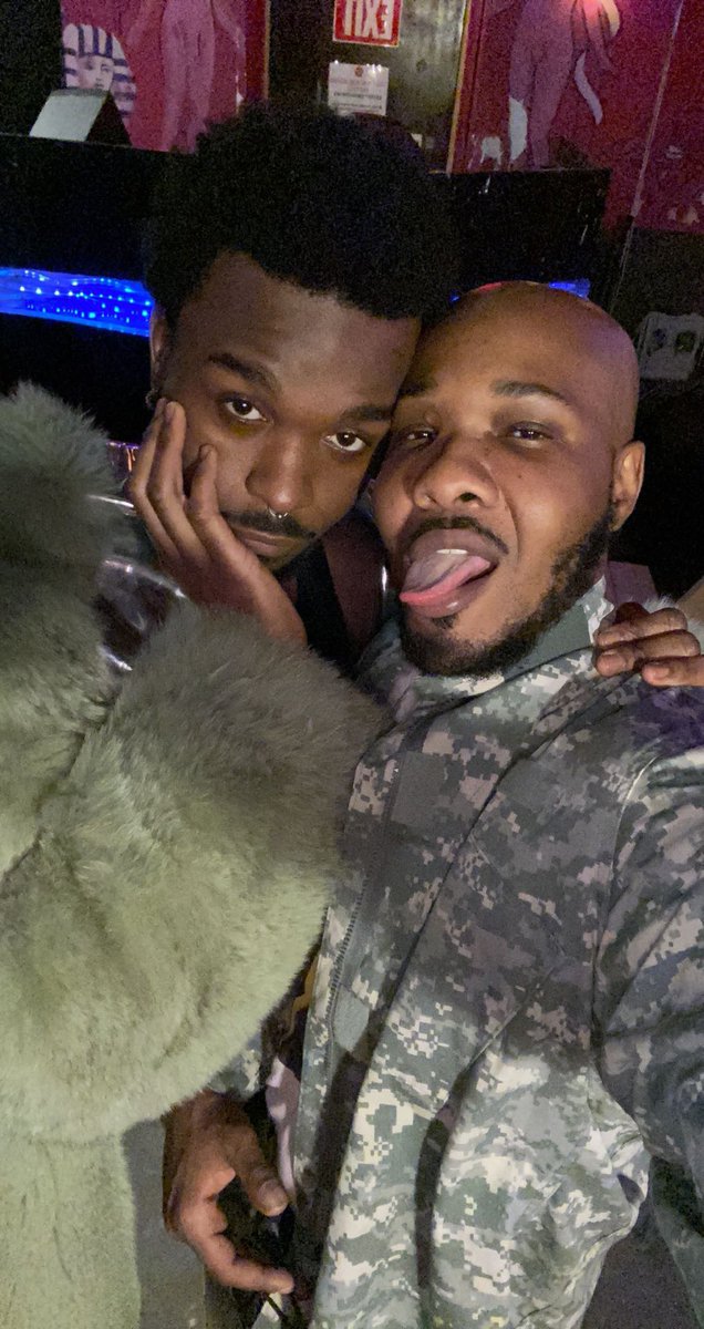 bugzgutta's tweet photo. Thanks for the invite and for the talk .... you are definitely a rare breed and I tip my crown to you ....continue to bless us with greatness ......  ⁦@CAKESDAKILLA⁩  #muvaland https://t.co/uw4qiQupH8