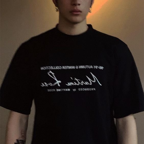 jaylerqz's tweet photo. เที่ยงคืน : เปิดพัดลมจ่อขนาดนี้มึงไม่หนาวเหรอ
ห้าทุ่ม : ไม่ค่อย แล้วมึงกินน้ำอะไรวะ กินด้วยดิ
เที่ยงคืน : ไม่อะ อยากกินก็ไปหยิบเอง
ห้าทุ่ม : วานหยิบให้หน่อยเที่ยง กูเล่นเกมอยู่
เที่ยงคืน : ไม่อะ
ห้าทุ่ม : ไอ้เที่ยง
เที่ยงคืน : ไม่อะ
ห้าทุ่ม : โคตรพ่อโคตรแม่ดื้อ มันจะโดนกูตีเอานะ https://t.co/2eONjoZQyZ