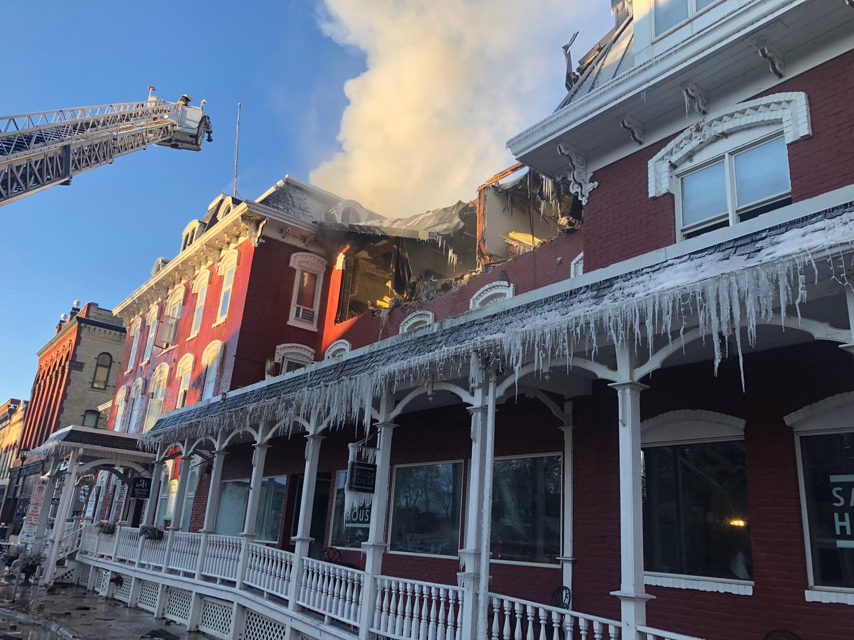 KYMN95TheOne's tweet image. Sunrise on the Archer House River Inn, Northfield, November 13, 2020. #northfieldnews #cityofnorthfield #archerhousefire