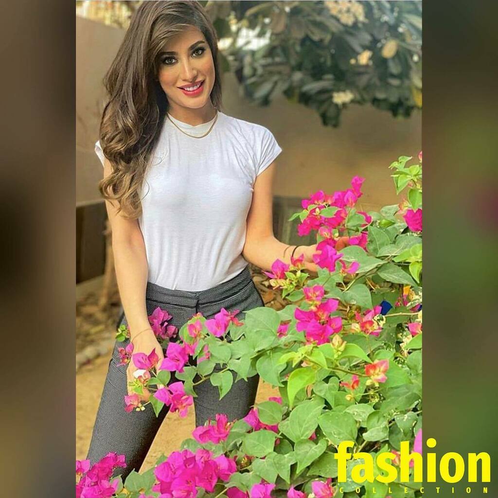 fcmagpakistan's tweet photo. Wondering how @mehwishhayatofficial manages to look eternally Beautiful every time!
.
.
.
.
.
.
.
.
.
.
.
#mehwishhayat #beautiful #slay #slayqueen #drama #pakistanidrama #pakistan #celebrity #pakistanicelebrities #showbiz #pakistanicinema #pakistanime… https://t.co/sEyCTwgqrx https://t.co/tOp7I9FQBh