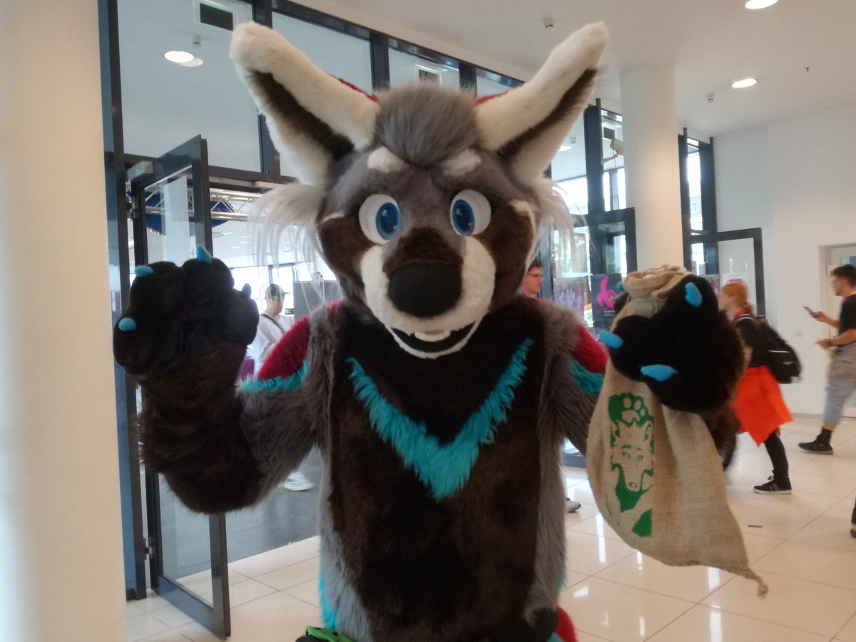 titanpandaroo's tweet photo. “A wild pandaroo, hunting down his latest victim for hugs in exchange for charity donations, colourised 2019.”
#FursuitFriday #SuchAPanderp https://t.co/ce0xqJLnbA