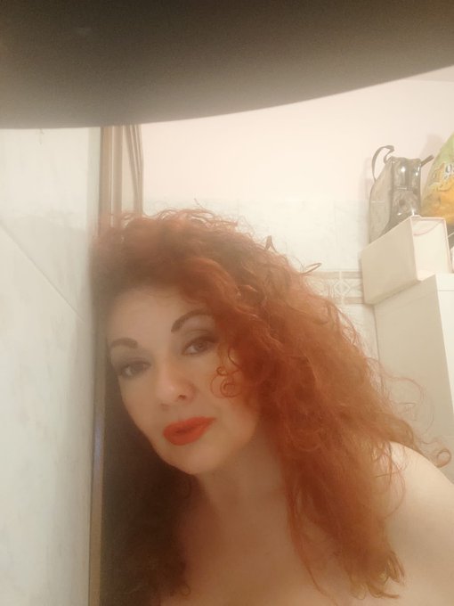 Porcelloni vi aspetto questa sera alle ore 22.30 in live webcam super piccante sul mio https://t.co/kX3VYPhsNr<a href="/tag/follow"class="tags"><span>#follow</span></a><a href="/tag/beautiful"class="tags"><span>#beautiful</span></a><a href="/tag/actress"class="tags"><span>#actress</span></a><a href="/tag/followers"class="tags"><span>#followers</span></a><a href="/tag/foryou"class="tags"><span>#foryou</span></a>