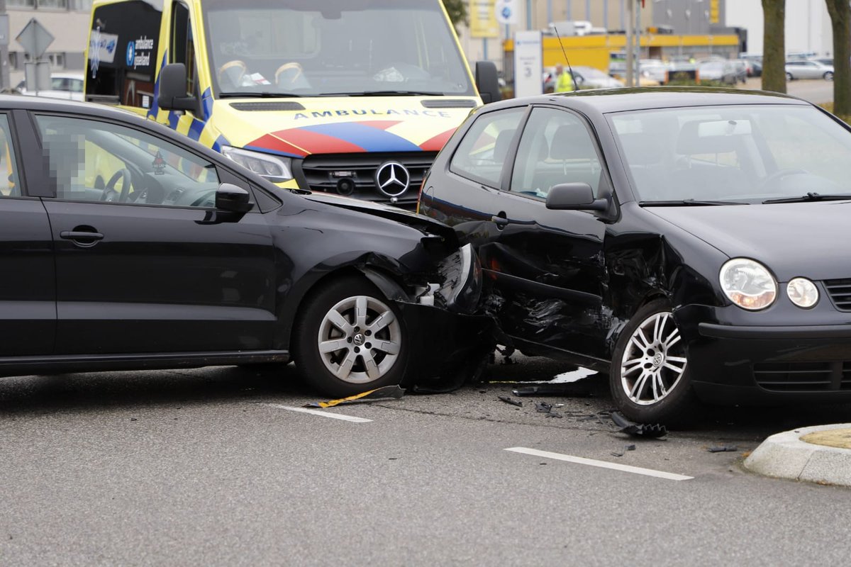 Aanrijding op Heesweg in Raalte, een persoon naar het ziekenhuis ..