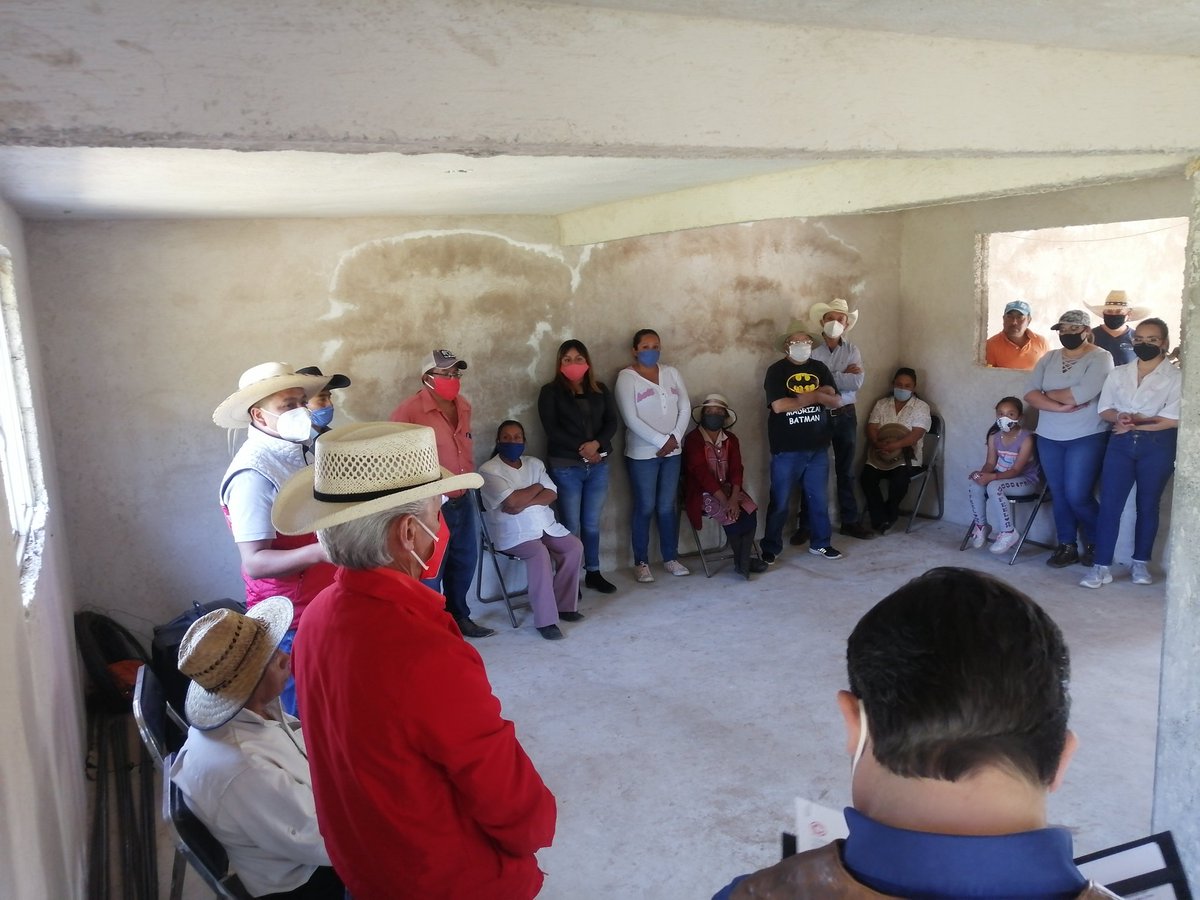 Pri_Jilotepec's tweet photo. #TrabajandoConSeccionales 
#TrabajandoEnLaCalle

Seguimos recorriendo el Municipio y estuvimos con nuestr@s amig@s de Acazuchitlan y saludamos a amig@s Priistas sumados al proyecto PRI Escuchamos sus puntos de vista y establecimos acuerdos de trabajo para el Gran reto del 2021! https://t.co/PLrYjLM8Aq