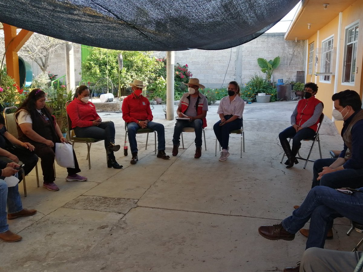 Pri_Jilotepec's tweet photo. #TrabajandoConSeccionales 
#TrabajandoEnLaCalle

Seguimos recorriendo el Municipio y estuvimos con nuestr@s amig@s de Acazuchitlan y saludamos a amig@s Priistas sumados al proyecto PRI Escuchamos sus puntos de vista y establecimos acuerdos de trabajo para el Gran reto del 2021! https://t.co/PLrYjLM8Aq