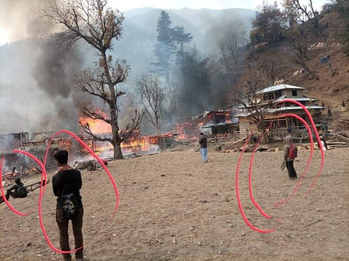 ShAbAbA13503192's tweet photo. Carrying a backpack of books in our hands. When our children came back from school, the Indian military house was on fire. Now where should these children go at night?
#NeelumValley 
#KashmirBleeds https://t.co/mL4P2irtgY