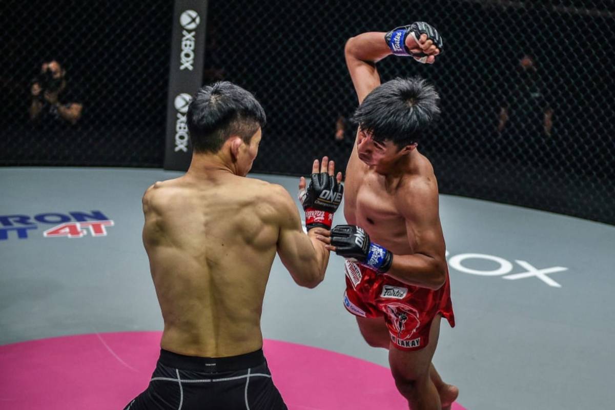 tiebreakertimes's tweet photo. Geje Eustaquio ragdolls Korean foe for back-to-back wins in #ONEInsideTheMatrix >> https://t.co/4crm1erv52 https://t.co/IO2EqZG2f7