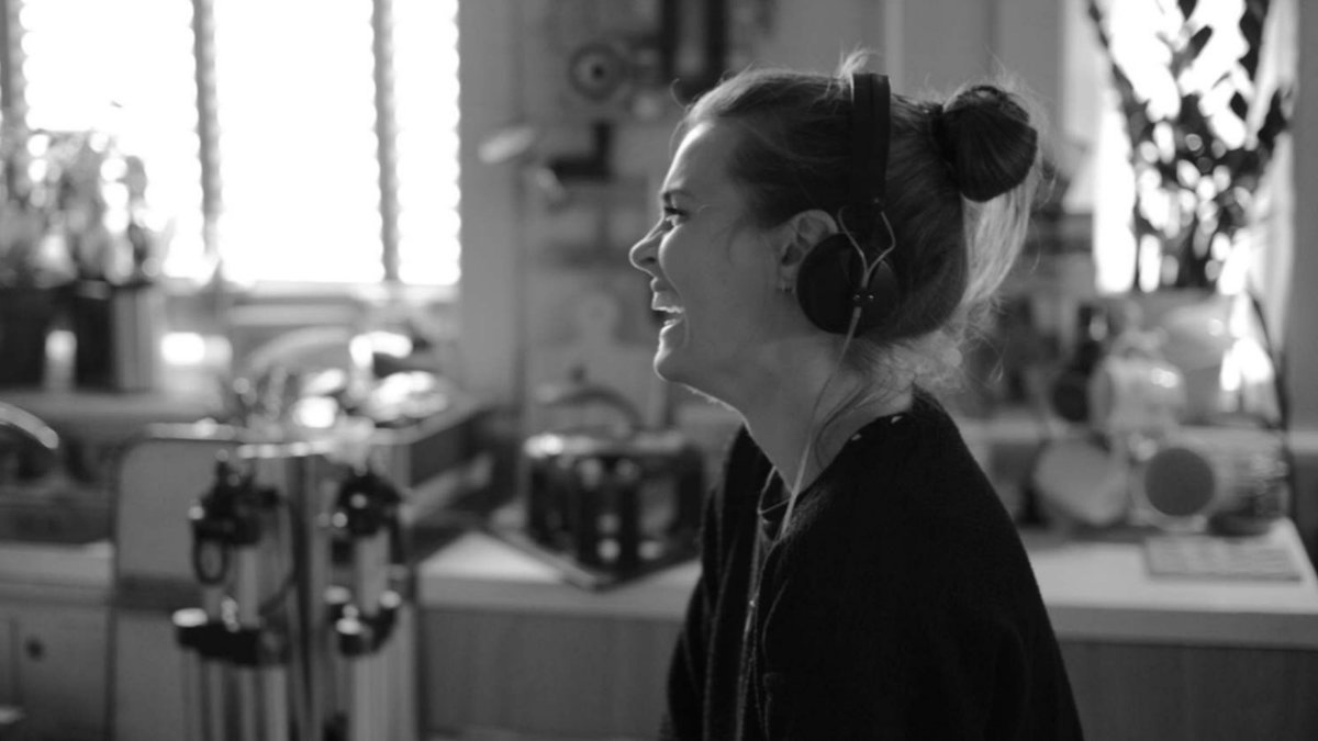 fablepicsuk's tweet photo. For this week’s #femalefilmmakerfriday we are celebrating the amazing Lynsey Miller @lynseymiller8 ❤️ Lynsey is currently shooting Fable’s first television series #AnneBoleyn bringing her bold vision and telling story with a fresh female gaze https://t.co/i7GYDtdHSf