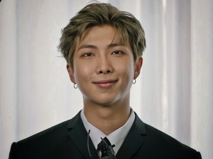 LaanikidF's tweet photo. We stay with you 💜💜RM💜💜
#3YearsWithRealMe
#ForeverWithRM https://t.co/O4GR1yybSy