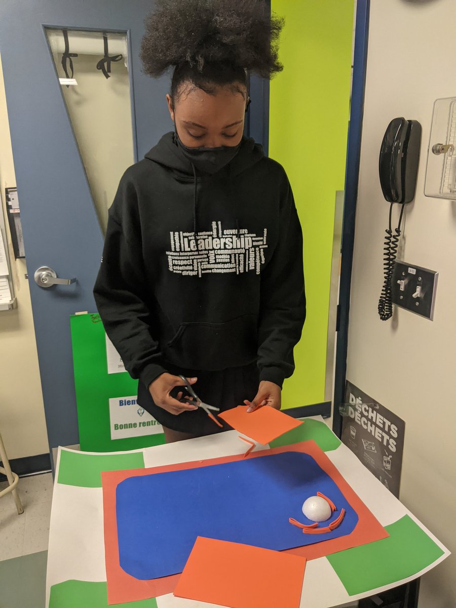 CcSamuelGenest's tweet photo. Dans les classes de sciences de 8e année, les cellules sont étudiées. #SAMFierte https://t.co/GB3XsEomWy