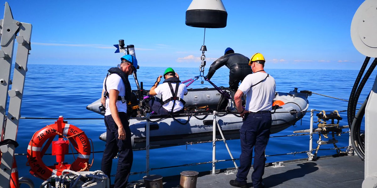 kon_marine's tweet photo. Onderweg naar de volgende mijnenplof! https://t.co/JJ5CCX3Kc5. Schiedam maakt momenteel onderdeel uit van SNMCMG 1. Samen met andere NAVO partners voeren zij mijnenbestrijdingsoperaties uit langs de Noord-Atlantische kust. #WeAreNATO #SNMCMG1 @COM_SNMCMG1 @NATO_MARCOM https://t.co/zIltt07I1V